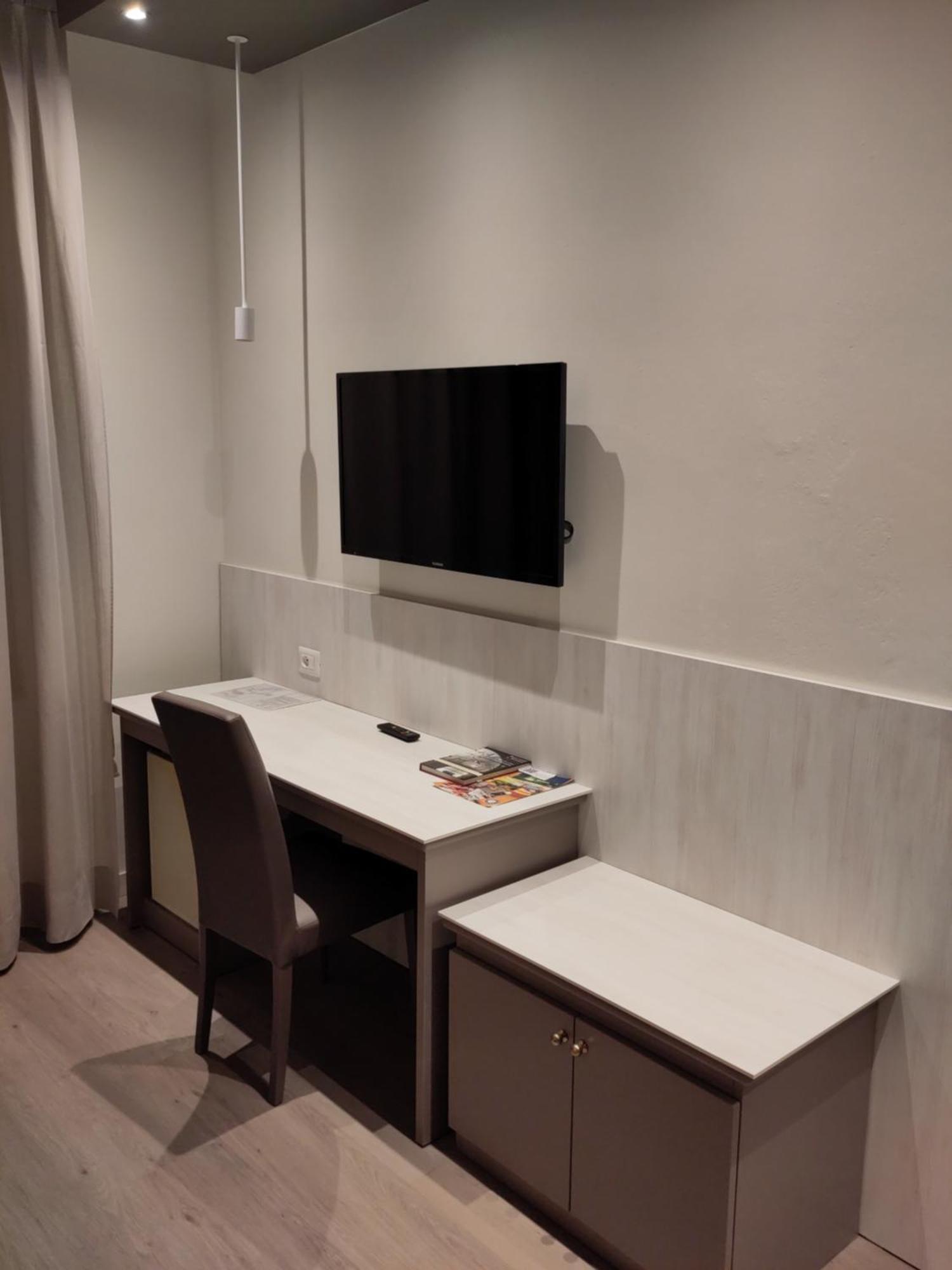 Confidence Hotel Europa Ченто Екстер'єр фото