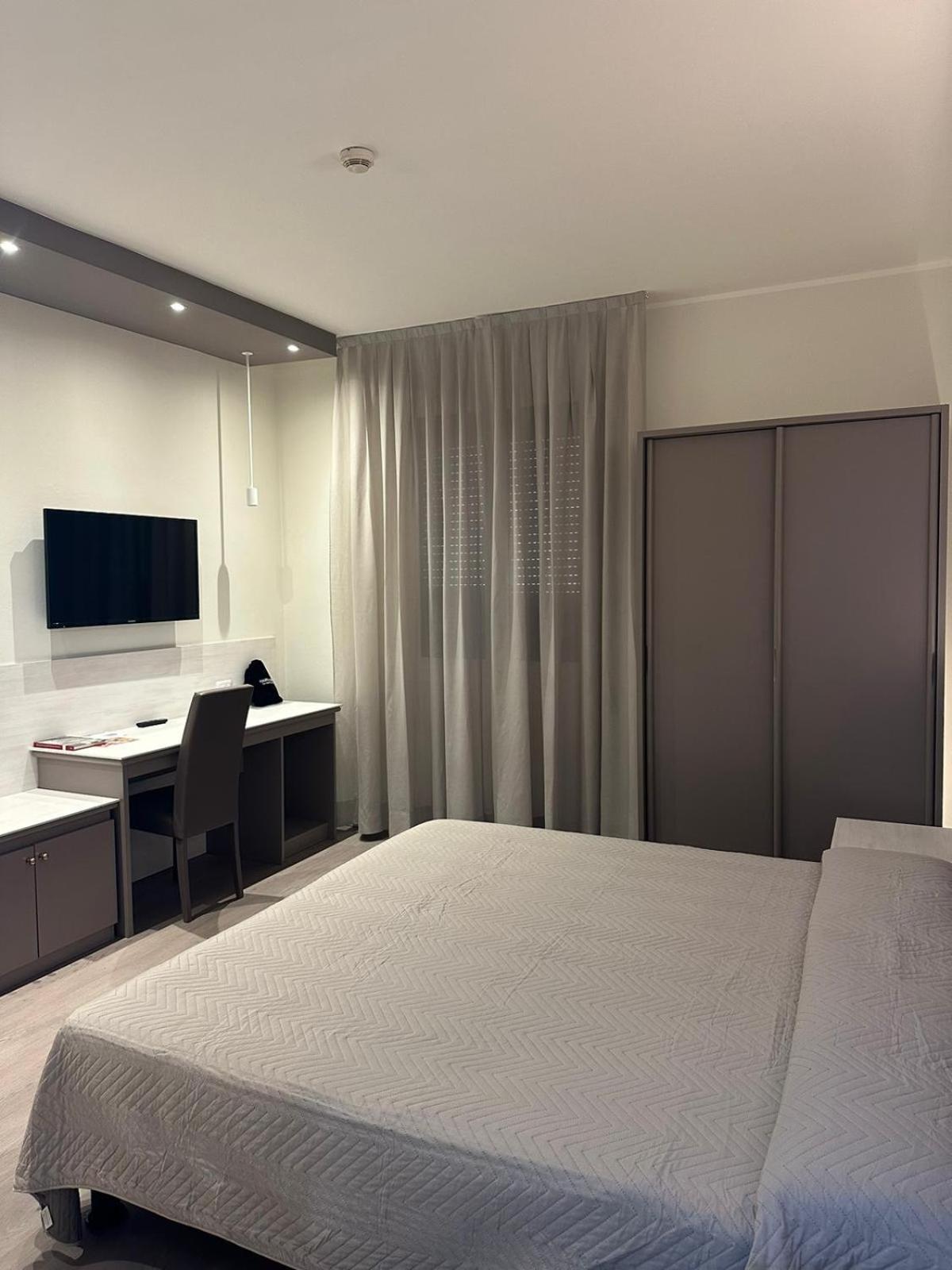 Confidence Hotel Europa Ченто Екстер'єр фото