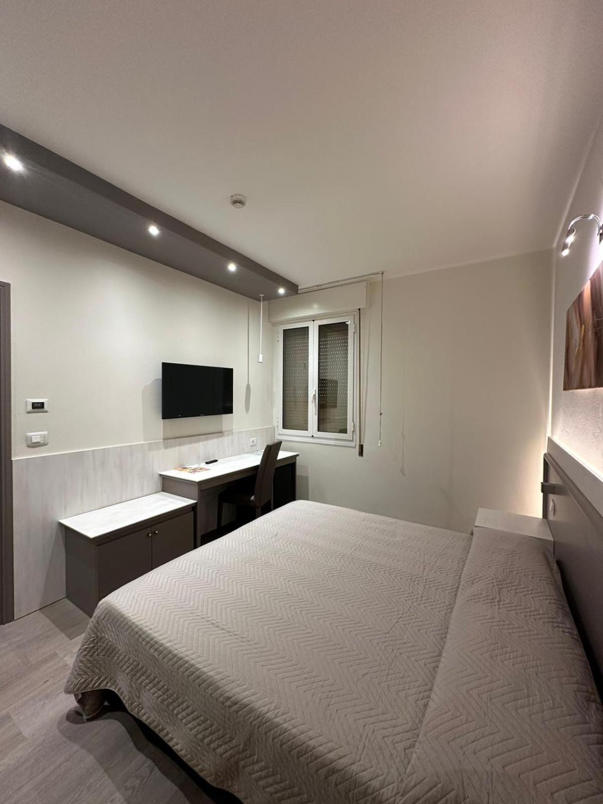 Confidence Hotel Europa Ченто Екстер'єр фото