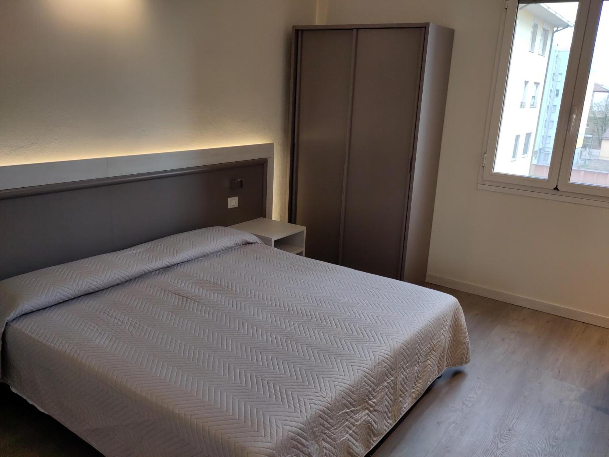 Confidence Hotel Europa Ченто Екстер'єр фото