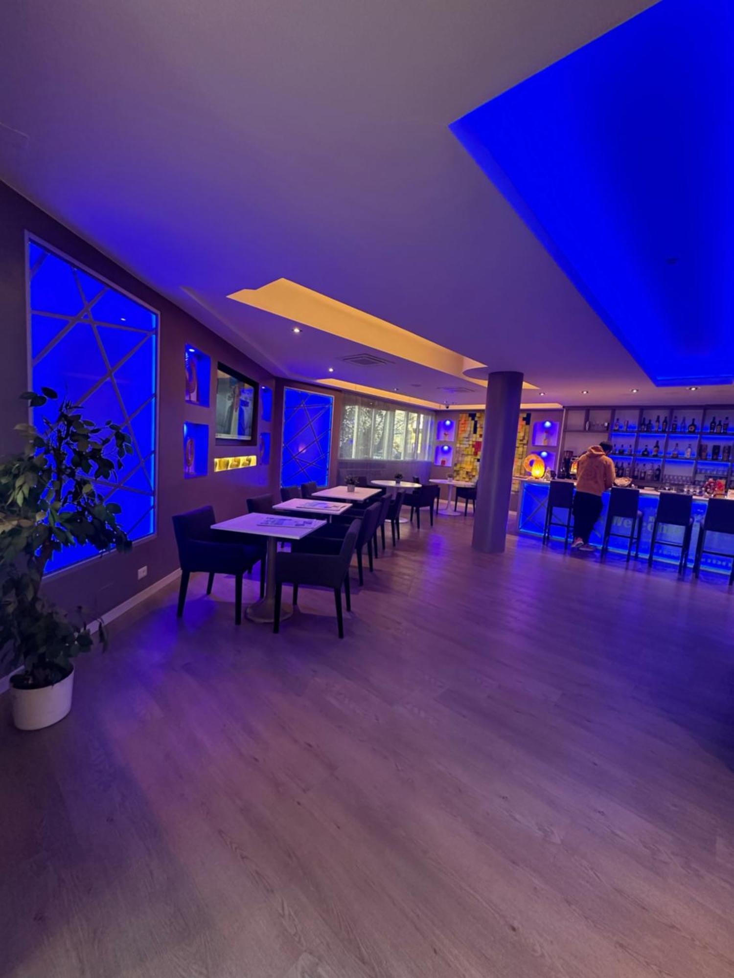 Confidence Hotel Europa Ченто Екстер'єр фото